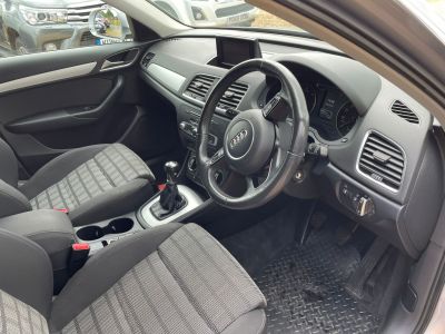 AUDI Q3 TDI SE - 4151 - 14