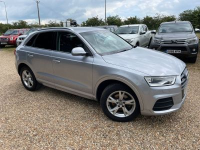 AUDI Q3 TDI SE - 4151 - 3