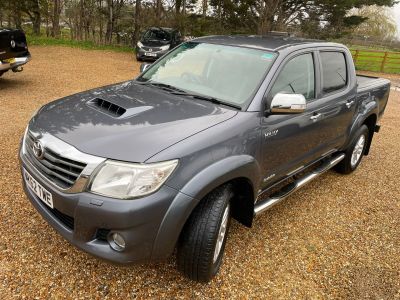 TOYOTA HI-LUX INVINCIBLE 4X4 D-4D DCB - 4244 - 4